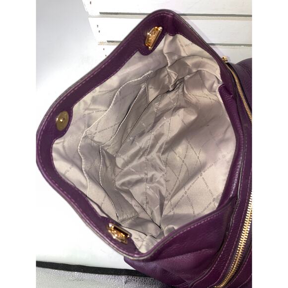MICHAEL KORS LARGE DARK PURPLE PEBBLED LEATHER SHOULDER BAG - Picture 9 of 16
